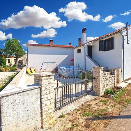 House Sandra 1430 Peresiji Екстериор снимка