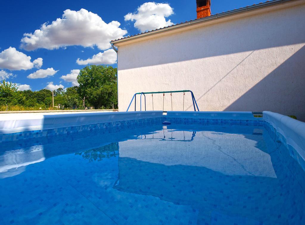 House Sandra 1430 Peresiji Екстериор снимка