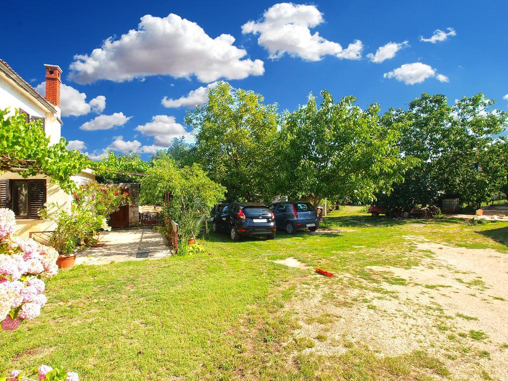 House Sandra 1430 Peresiji Екстериор снимка